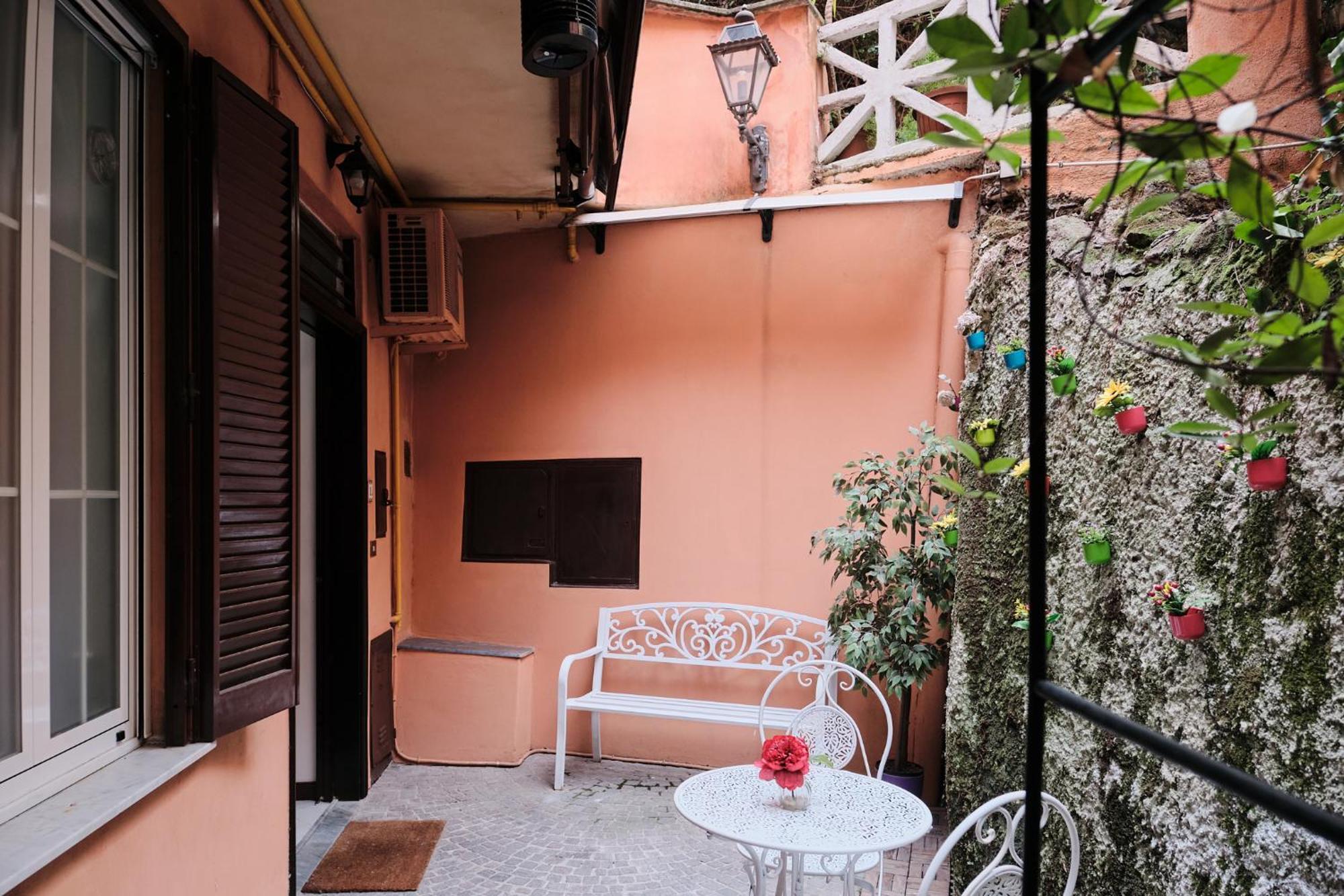 Apartment Trastevere- Flat Con Giardino, Ac, Wi-fi & Netflix Rom